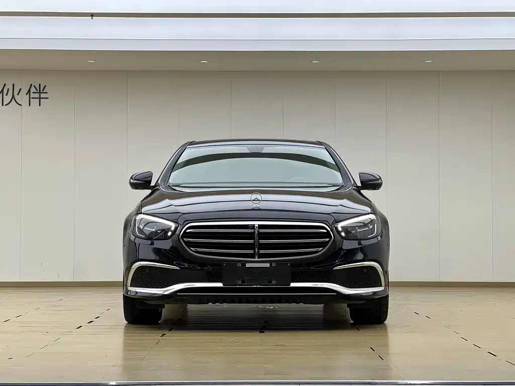 Mercedes-Benz E-Class — фото 2