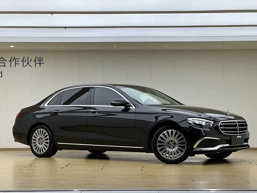Mercedes-Benz E-Class — фото 3