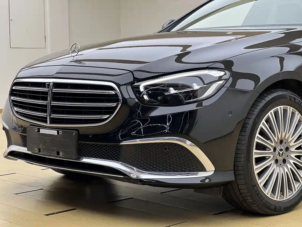 Mercedes-Benz E-Class — фото 4