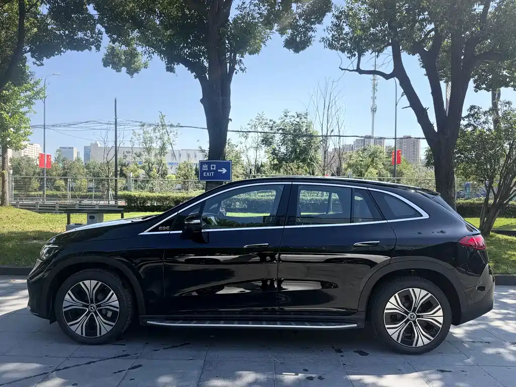 Mercedes-Benz EQE SUV — фото 3