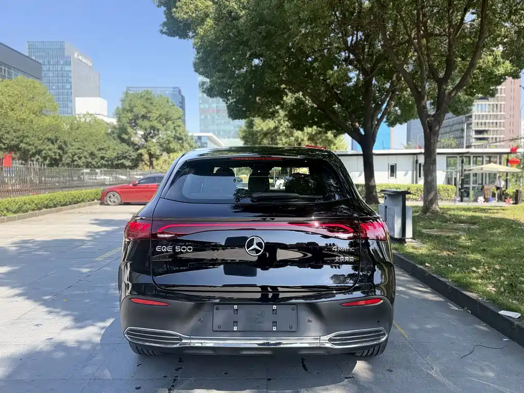 Mercedes-Benz EQE SUV — фото 4