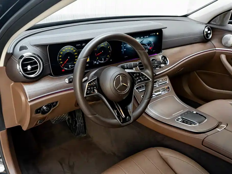 Mercedes-Benz E-Class — фото 25
