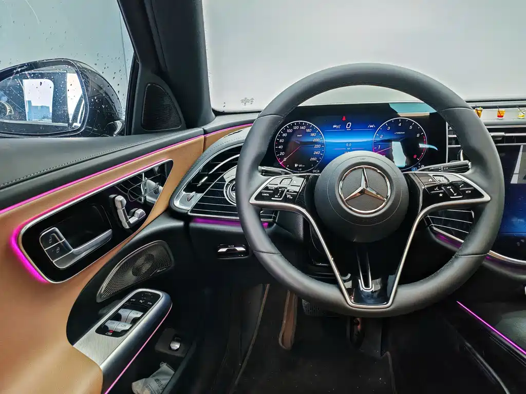 Mercedes-Benz E-Class — фото 9