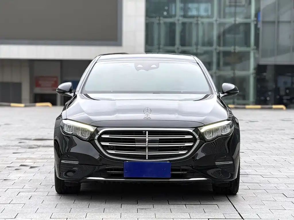 Mercedes-Benz E-Class — фото 2