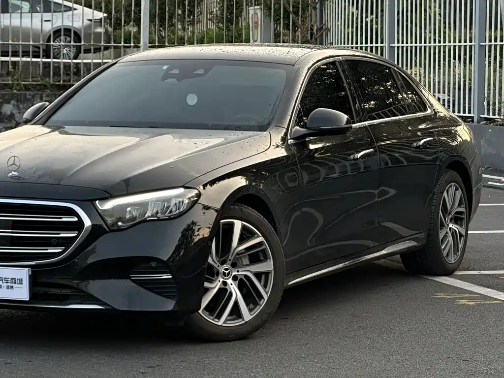 Mercedes-Benz E-Class — фото 2