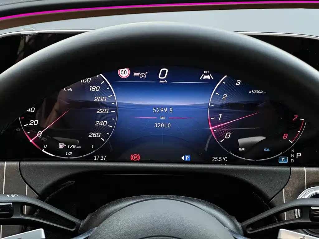 Mercedes-Benz E-Class — фото 23