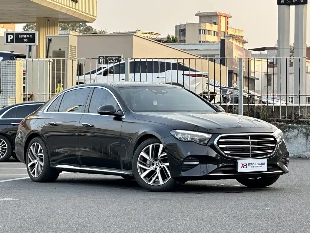 Mercedes-Benz E-Class — фото 4