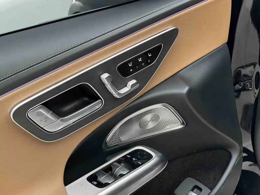Mercedes-Benz E-Class — фото 11