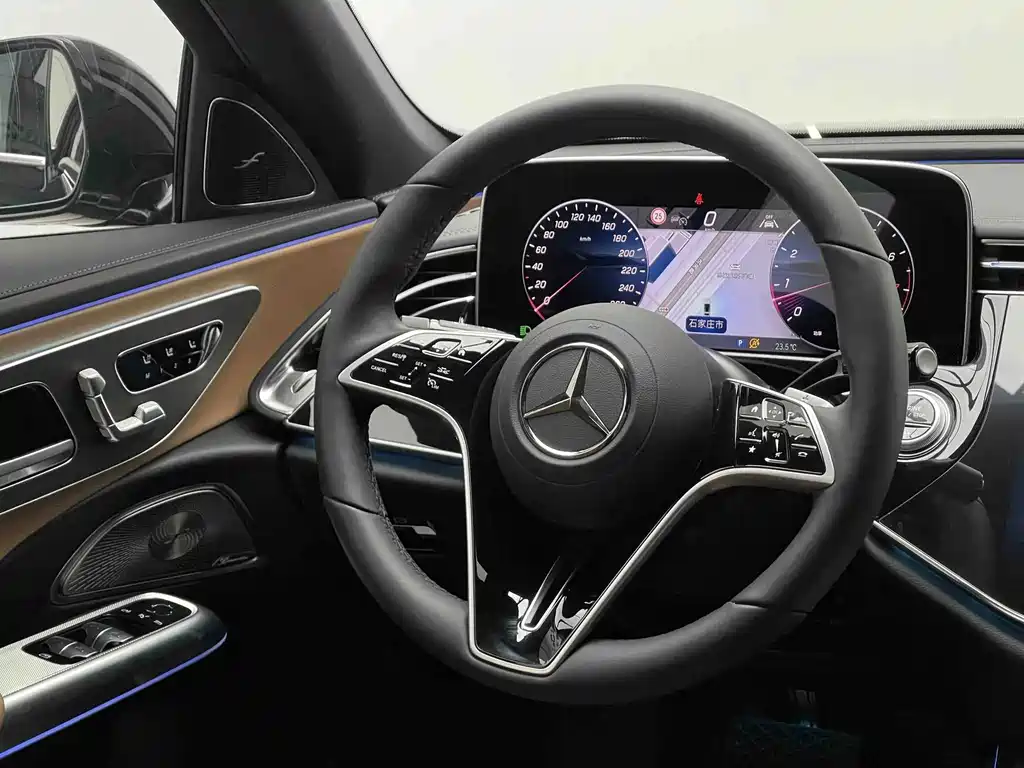 Mercedes-Benz E-Class — фото 4