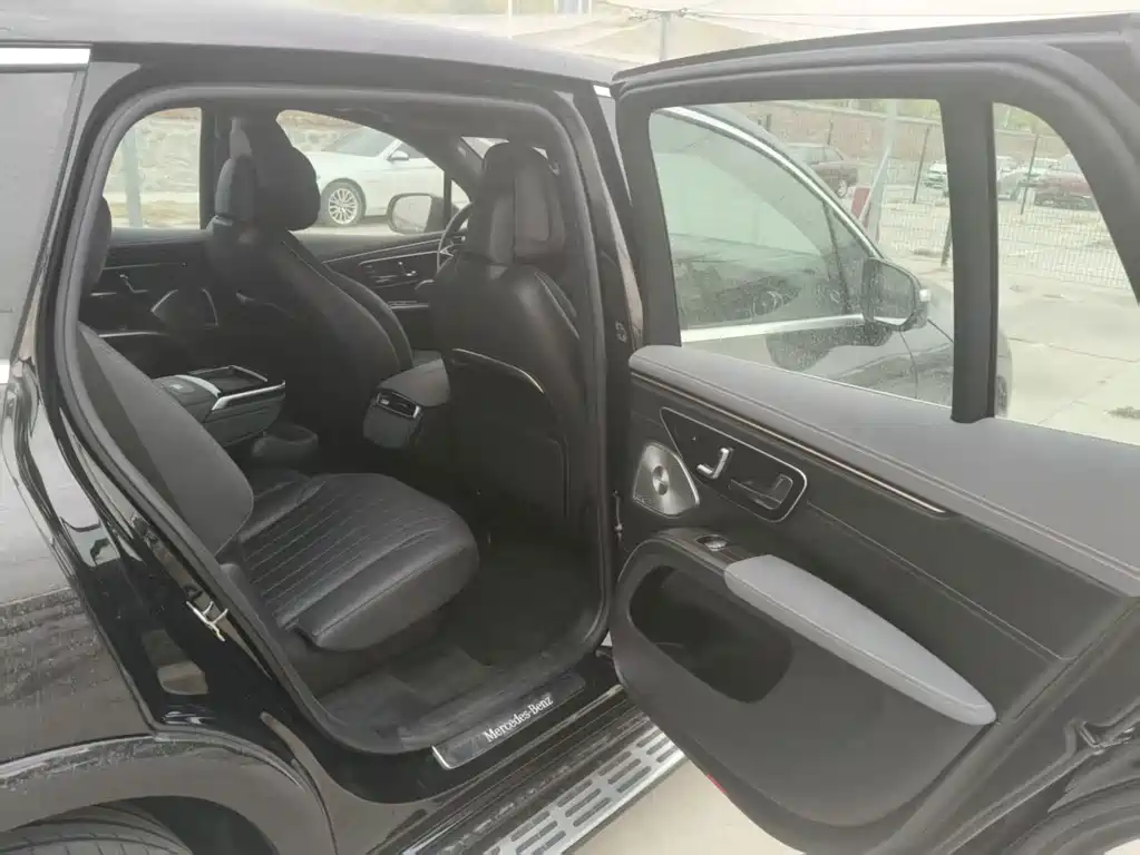 Mercedes-Benz EQS SUV — фото 6