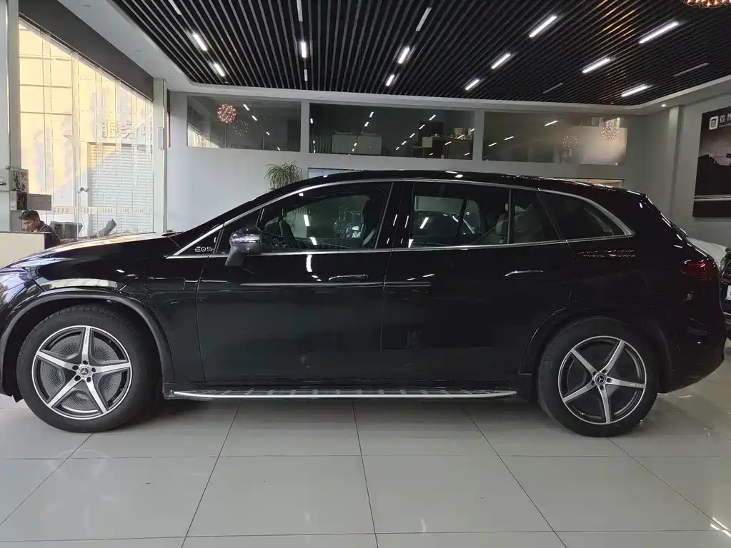 Mercedes-Benz EQS SUV — фото 4