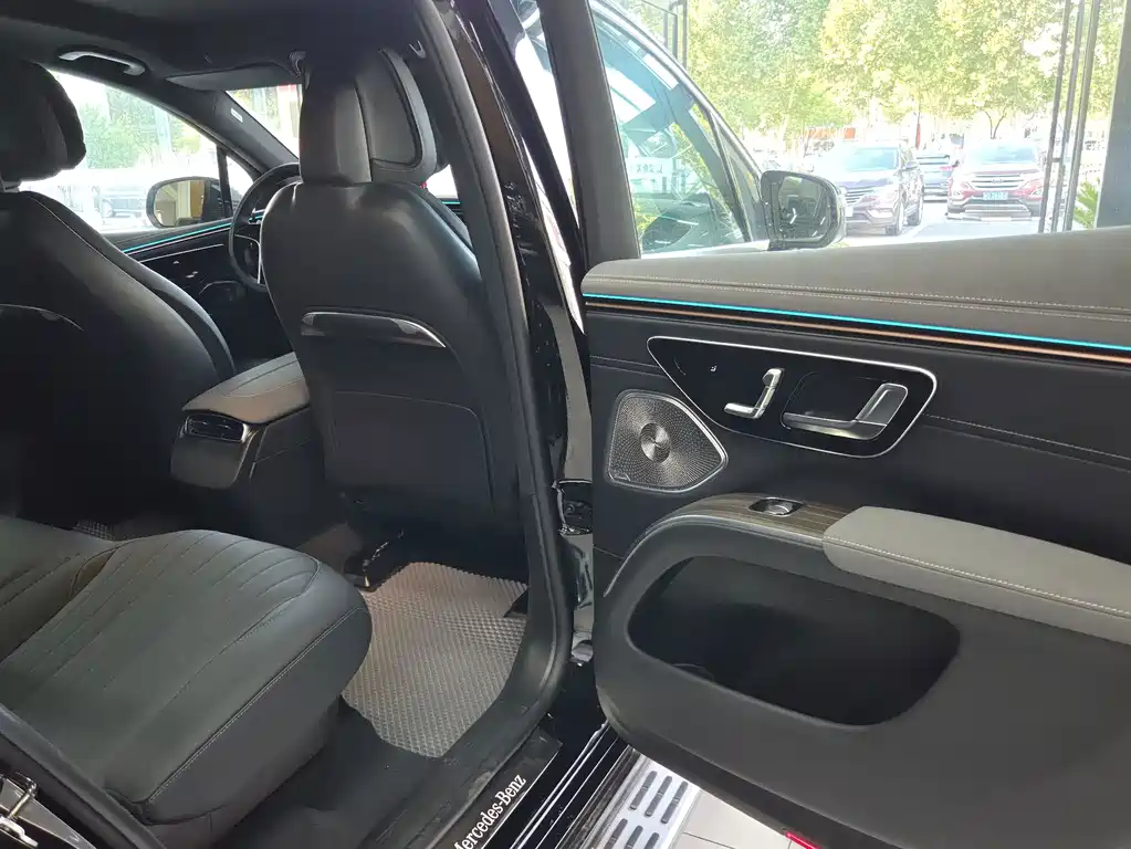 Mercedes-Benz EQS SUV — фото 8