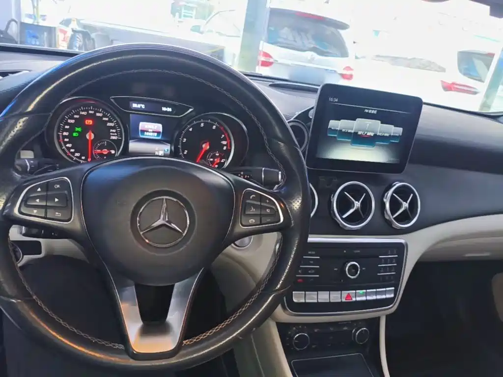 Mercedes-Benz GLA — фото 9