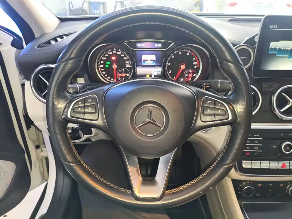 Mercedes-Benz GLA — фото 10