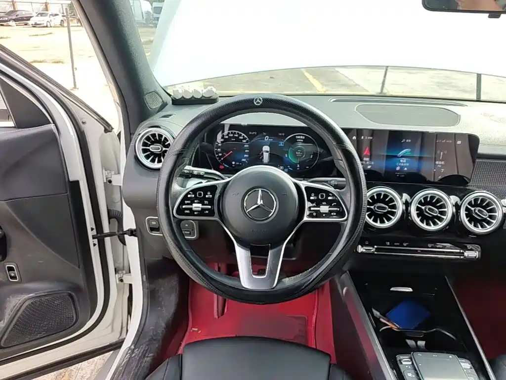 Mercedes-Benz GLB — фото 10