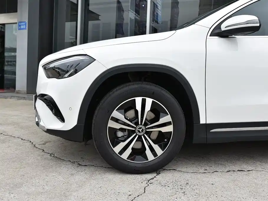 Mercedes-Benz GLA — фото 8