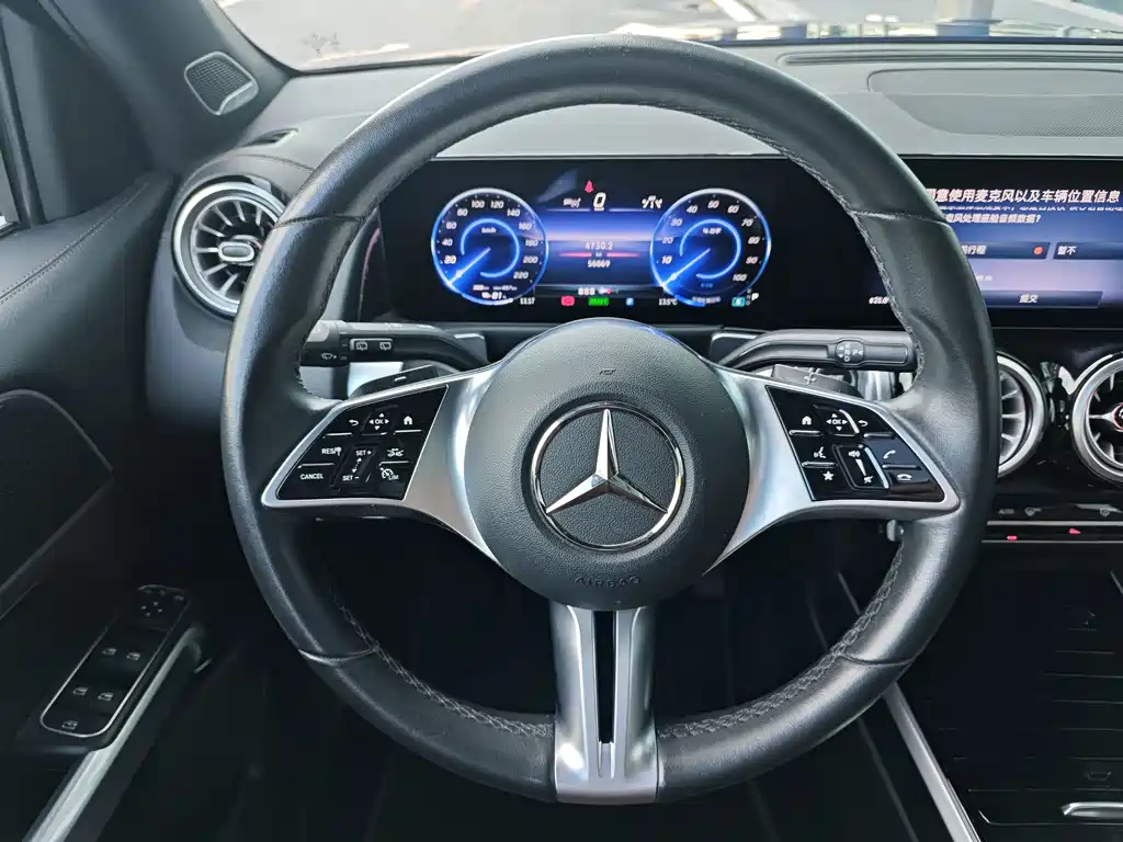 Mercedes-Benz EQB — фото 8
