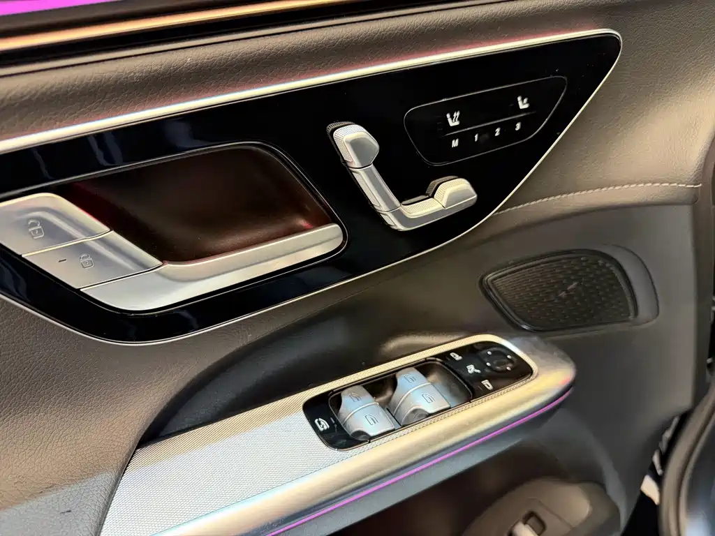 Mercedes-Benz EQE SUV — фото 11