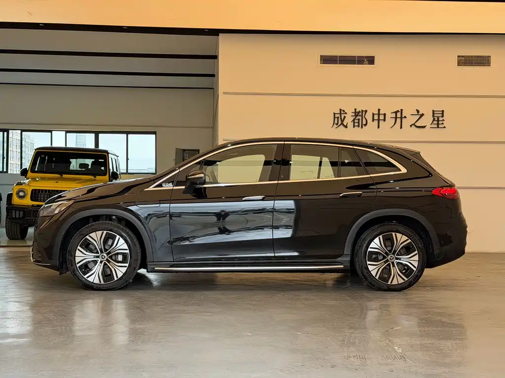 Mercedes-Benz EQE SUV — фото 3