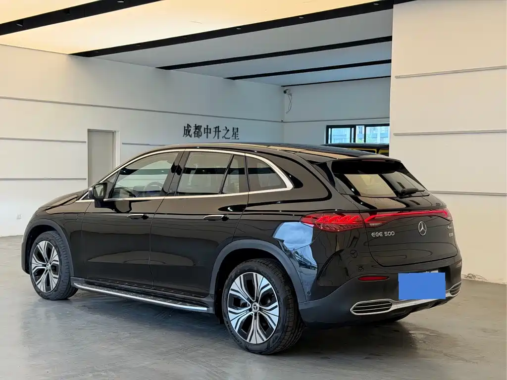 Mercedes-Benz EQE SUV — фото 7