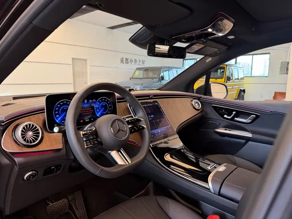Mercedes-Benz EQE SUV — фото 10