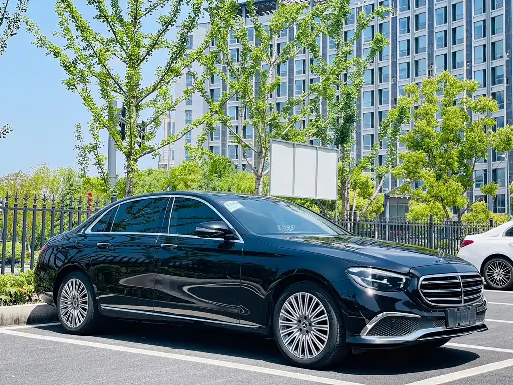 Mercedes-Benz E-Class — фото 3