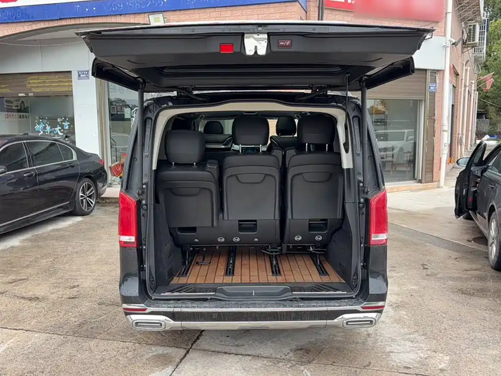Mercedes-Benz V-Class — фото 14
