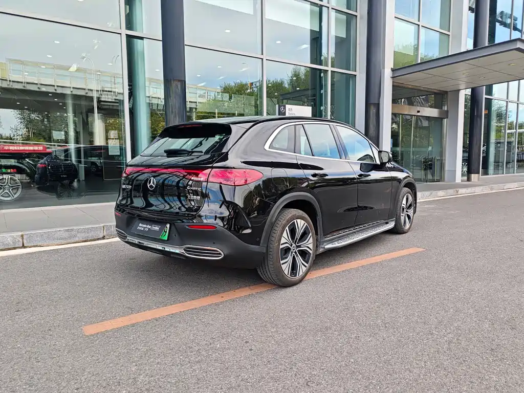 Mercedes-Benz EQE SUV — фото 3