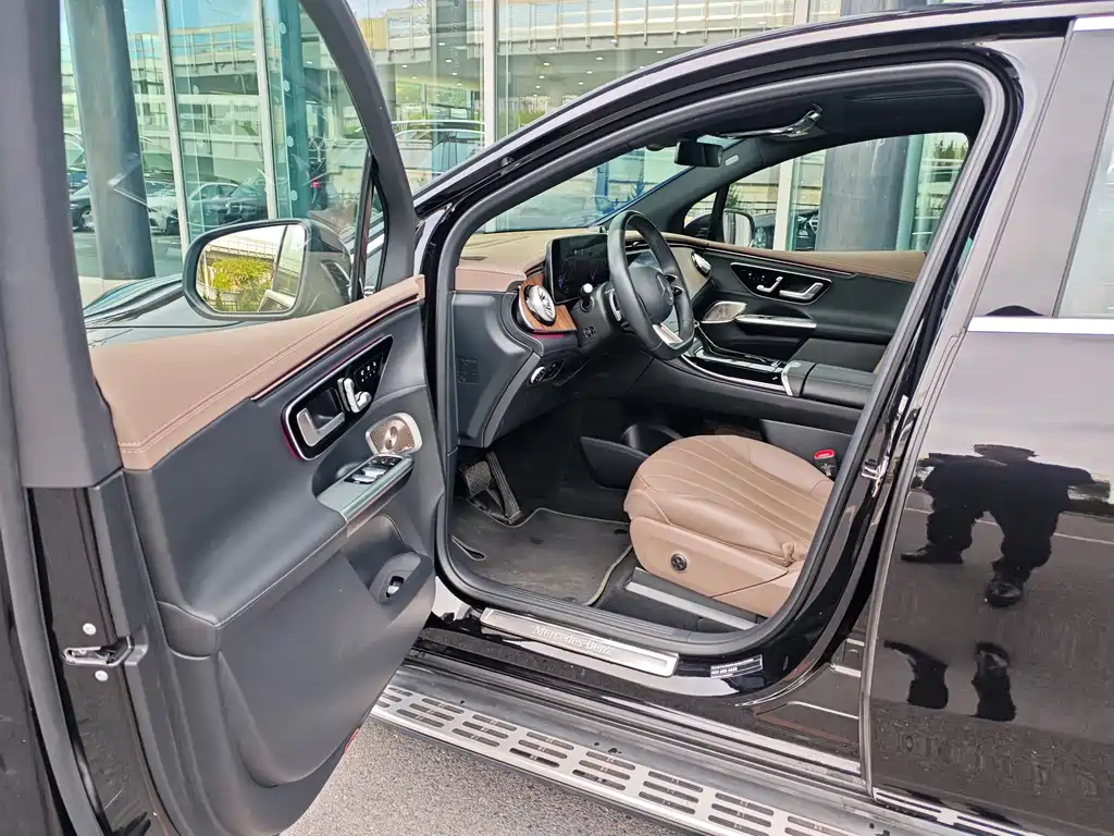 Mercedes-Benz EQE SUV — фото 4