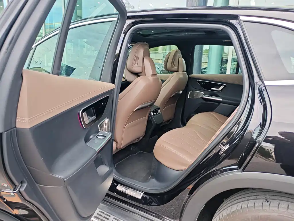 Mercedes-Benz EQE SUV — фото 6