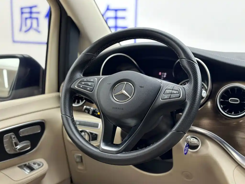 Mercedes-Benz V-Class — фото 14