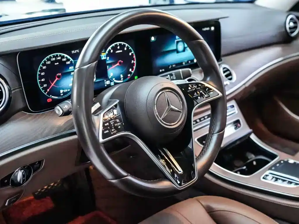 Mercedes-Benz E-Class — фото 6