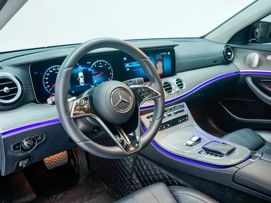 Mercedes-Benz E-Class — фото 14