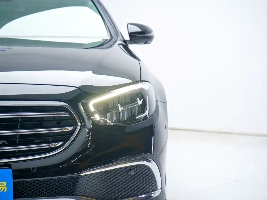Mercedes-Benz E-Class — фото 24
