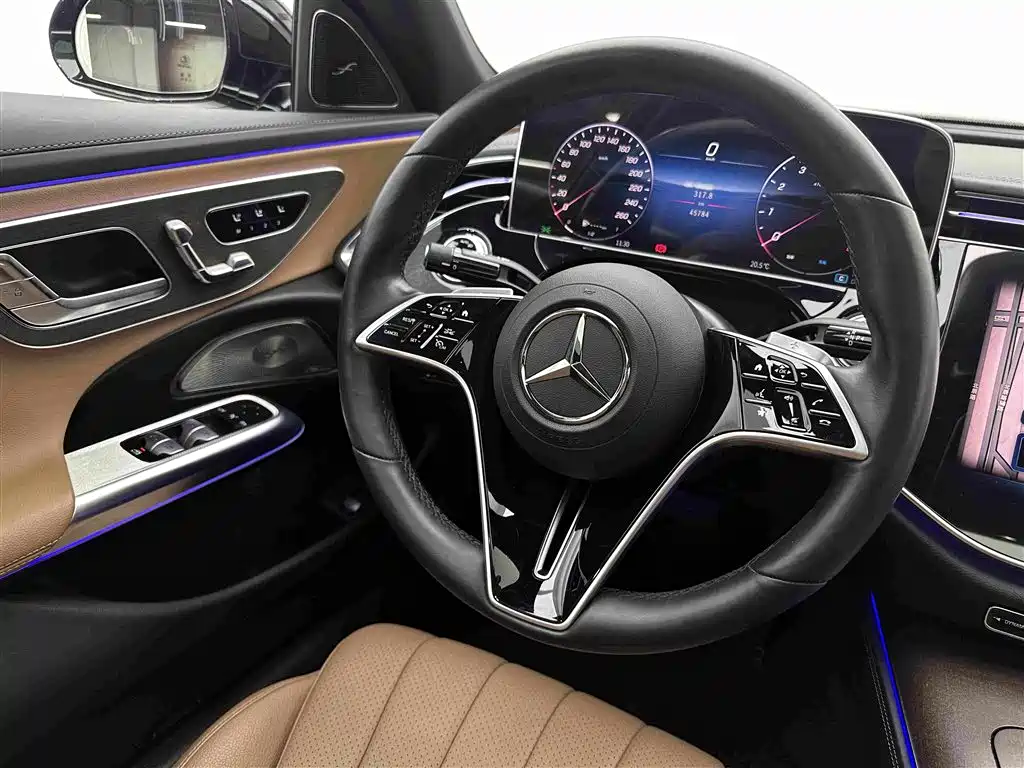 Mercedes-Benz E-Class — фото 10