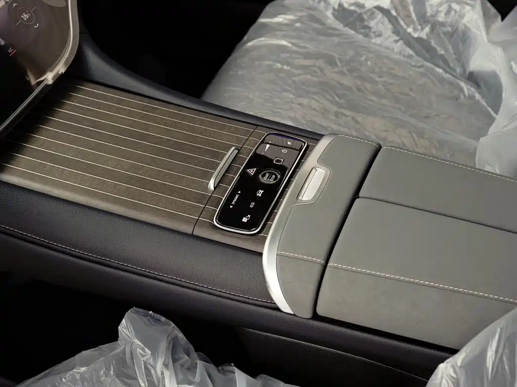 Mercedes-Benz EQS SUV — фото 17