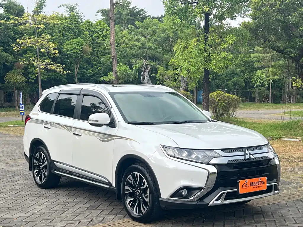 Mitsubishi Outlander — фото 3