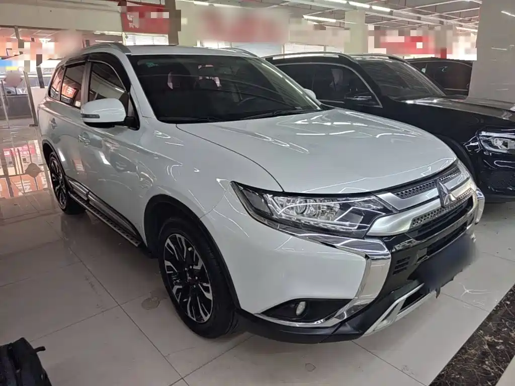 Mitsubishi Outlander — фото 3