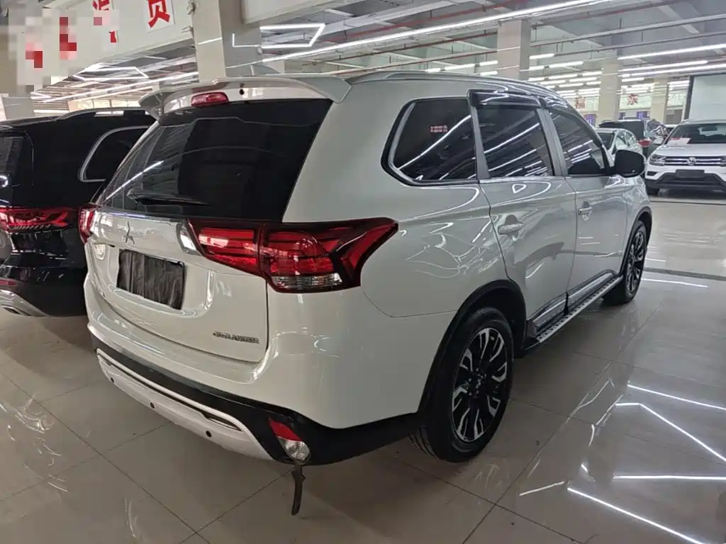 Mitsubishi Outlander — фото 6