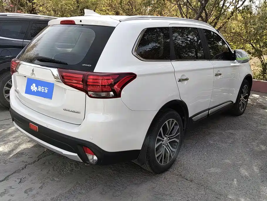 Mitsubishi Outlander — фото 3