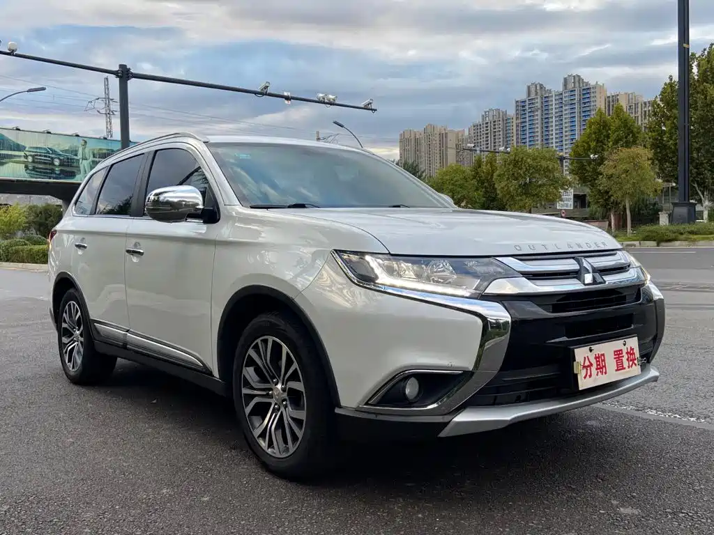 Mitsubishi Outlander — фото 3