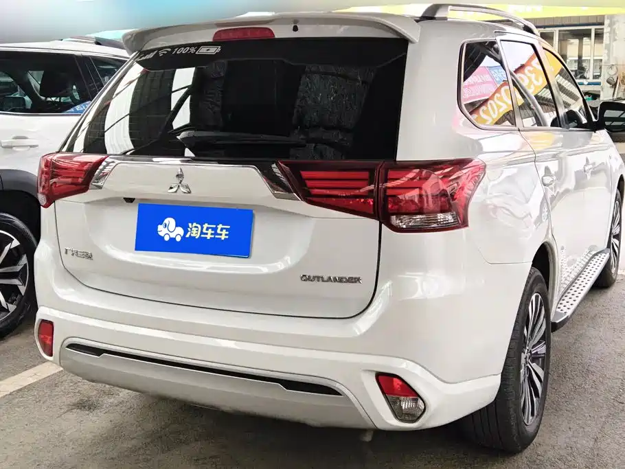 Mitsubishi Outlander — фото 3