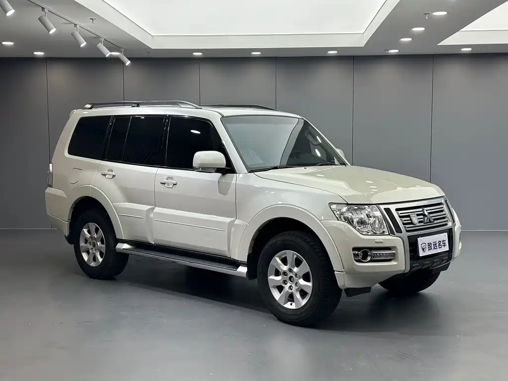 Mitsubishi Pajero (Import) — фото 3