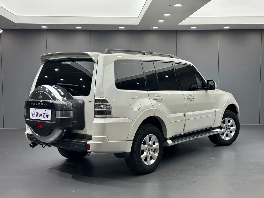 Mitsubishi Pajero (Import) — фото 4