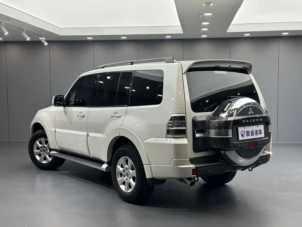 Mitsubishi Pajero (Import) — фото 6