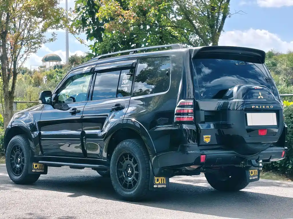 Mitsubishi Pajero (Import) — фото 6