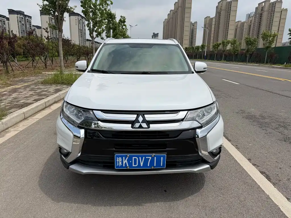 Mitsubishi Outlander — фото 2