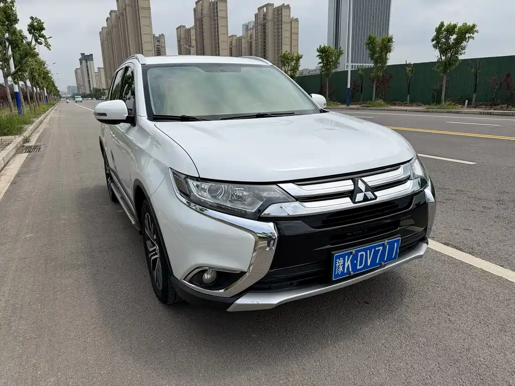 Mitsubishi Outlander — фото 3