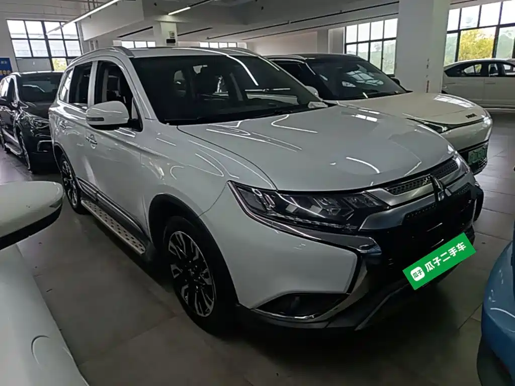 Mitsubishi Outlander — фото 3