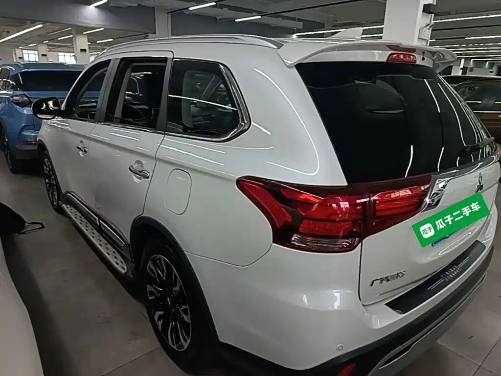 Mitsubishi Outlander — фото 4